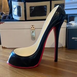 High heeled shoe wine bottle holder.